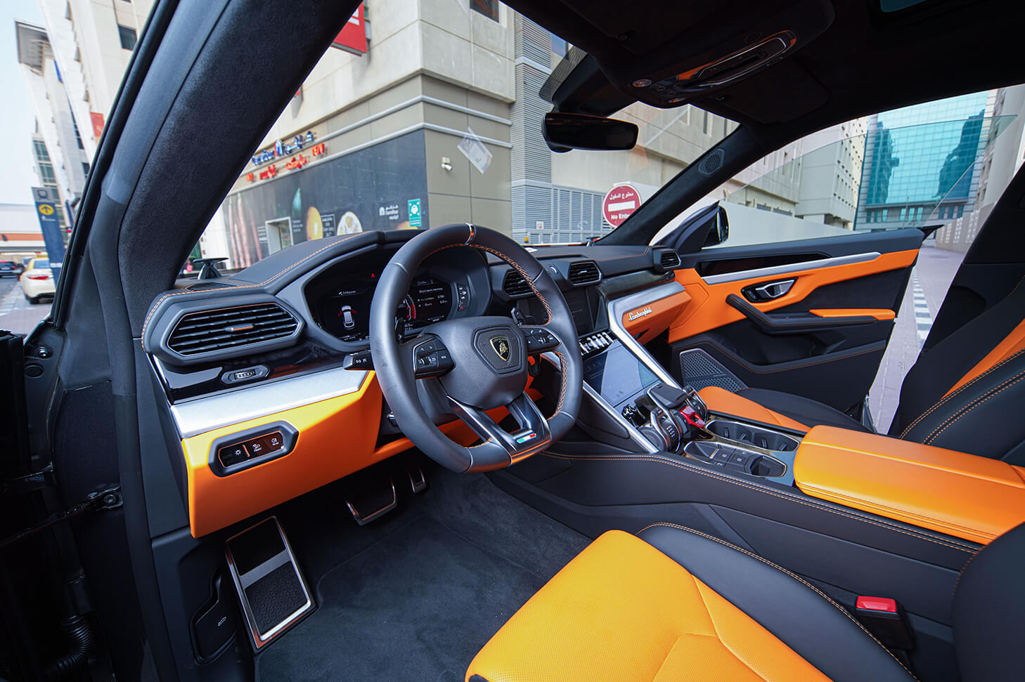 Rent Lamborghini Huracan Evo in Dubai