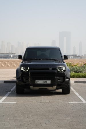 لاند روفر ديفندر V8 2024 أسود