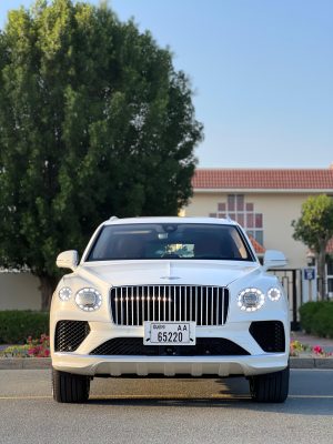 بنتلي بنتايجا 2024 بيضاء