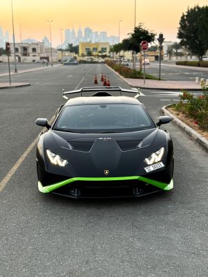 لامبورغيني هوراكان STO 2024 سوداء